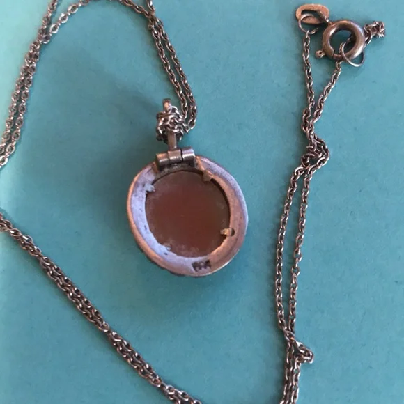 Vintage sterling silver marcasite cameo necklace - Picture 3 of 7